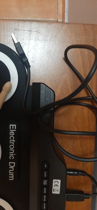 Bateria Eletrónica compacta.