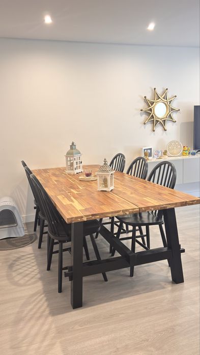 Conjunto mesa com 6 cadeiras - Como novo -