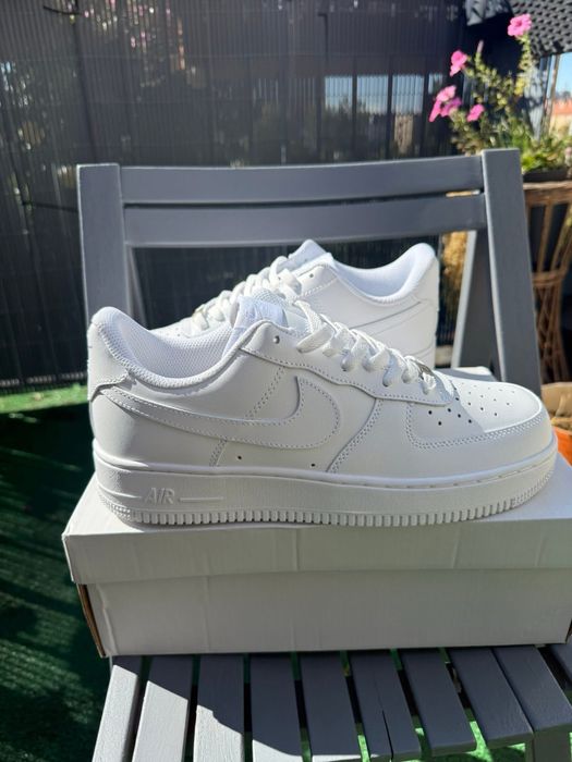 Sprzedam Nike Air Force 1 – białe, rozmiar 44.