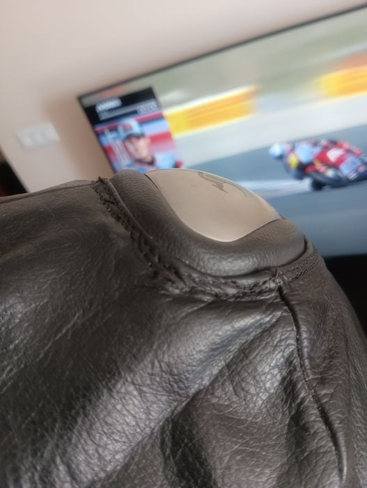 Casaco moto em couro