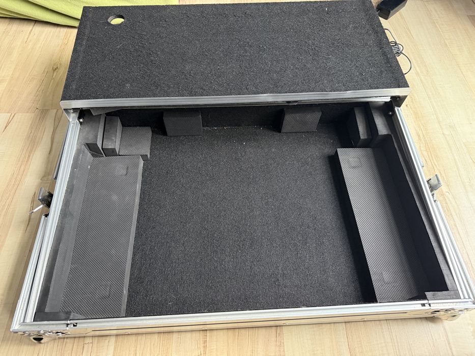 Pioneer DDJ-800 + twardy case Magma