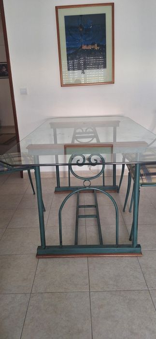 Mesa de jantar com 4 cadeiras