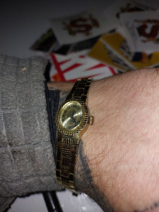 продам женские часы " Чайка"