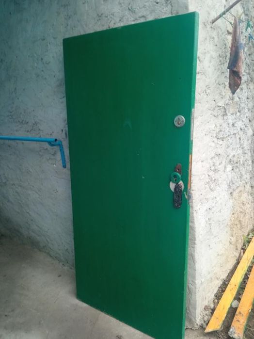 Двері вживані, невеликі