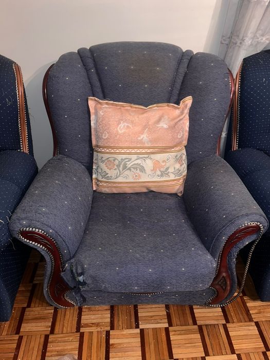 Conjunto de sofá e poltronas