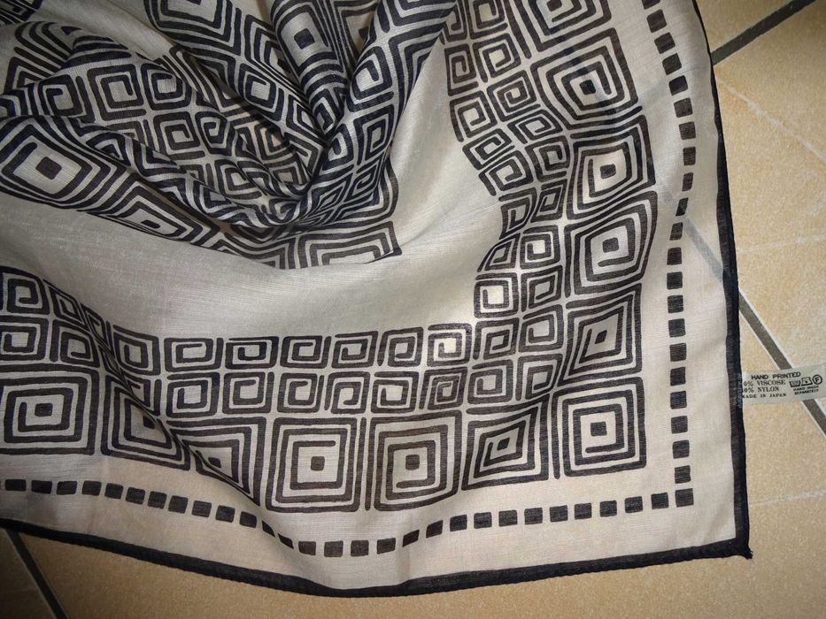 Hand Printed made in Japan biała czarna apaszka fular plastron