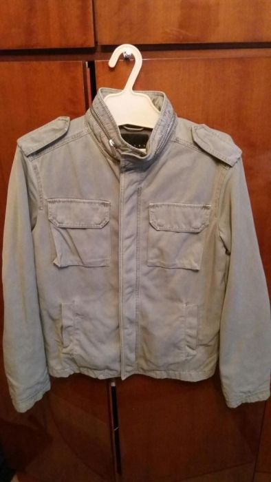 Осенне-весенняя курточка в хорошем состоянии.