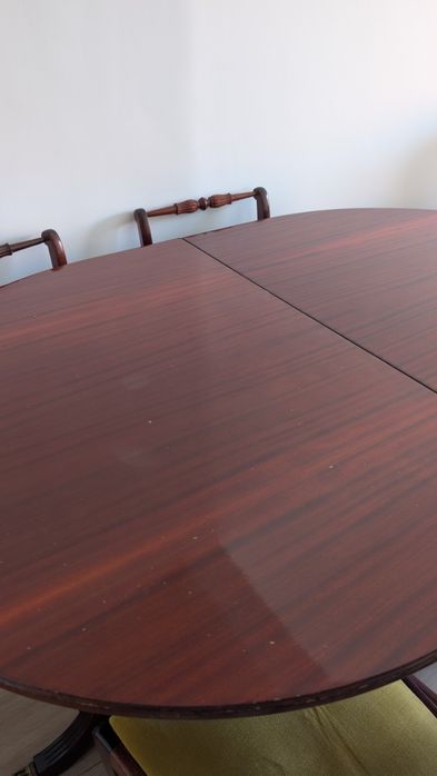 Conjunto de Mesa  Sala de Jantar em Jacarandá - Mesa Oval Extensível com 8 Cadeiras