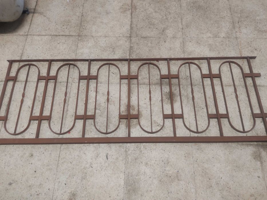 Portões e gradeamento de muro em Ferro