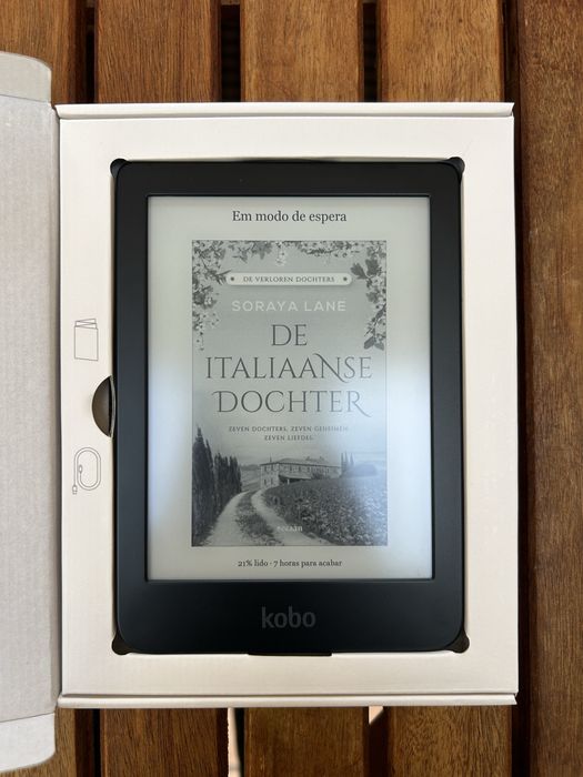 Kobo Clara HD com caixa e cabo