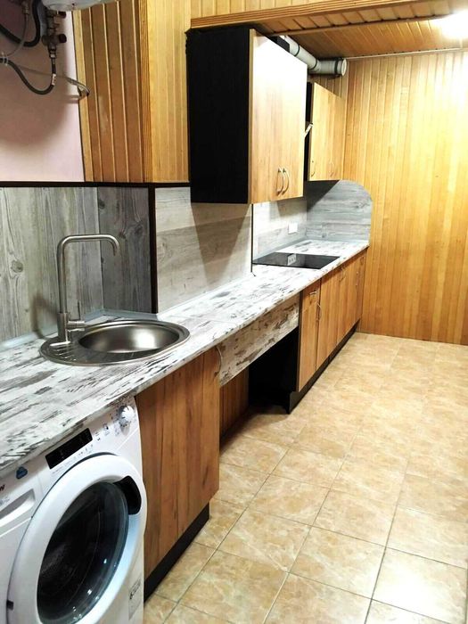 Комфортний хостел з гарним ремонтом. Метро Голосіївська 5 хвилин пішки