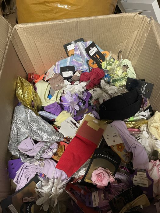 Recheio de loja de carteiras e acessorios de moda