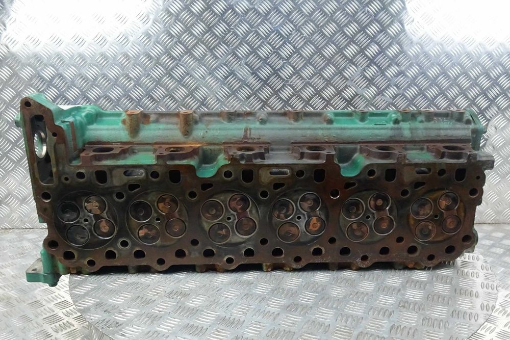 Głowica do silnika Volvo TAD870-73VE. Cylinder head Volvo TAD870-73VE