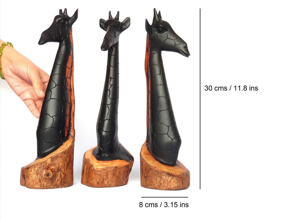 Conjunto de 3 esculturas de girafa em madeira feitas de tronco madeira