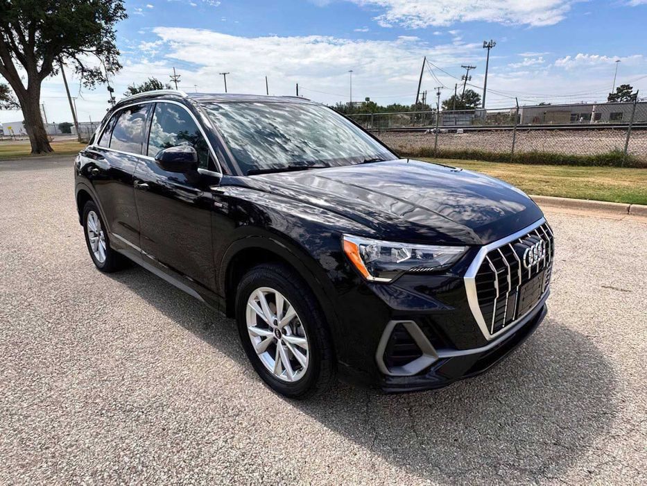Audi Q3 quattro S line Premium 45 TFSI      2022