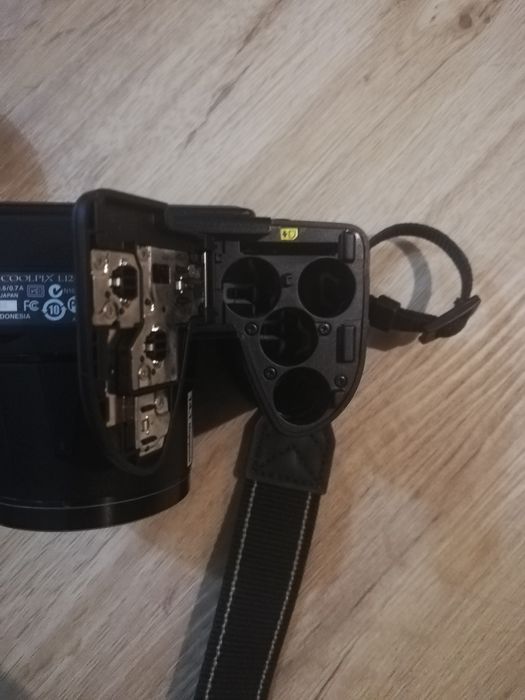 Máquina fotográfica NIKON coolpix L120