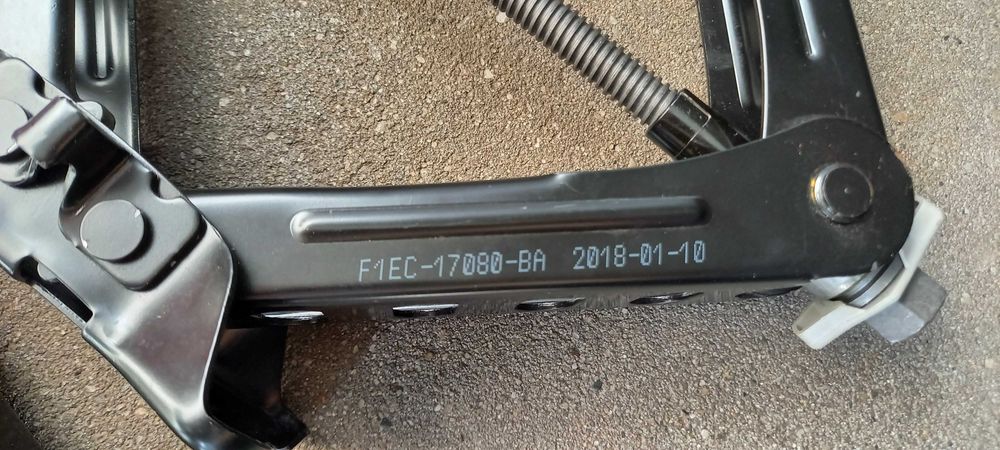 Lewarek, podnośnik do samochodu Ford Focus Mk3