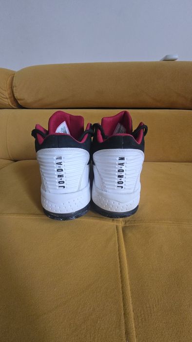 Buty Jordan Max Aura 2 Bloodline rozmiar 38