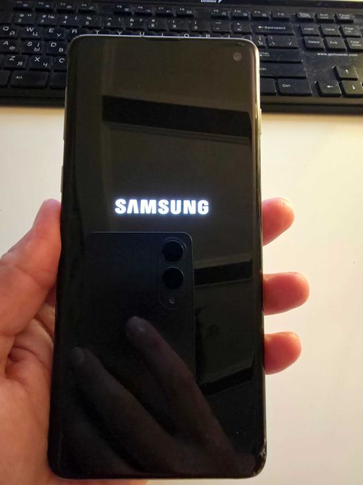 Продам Samcung Galaxy S10
