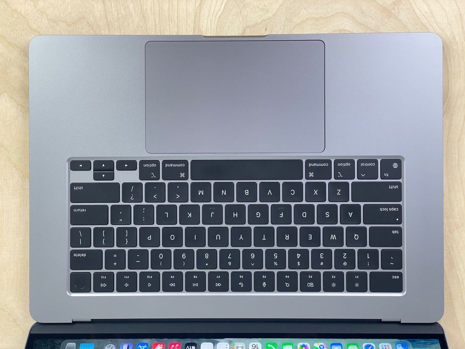 2023 MacBook Air A2941 15" M2 16GB 1000GB
