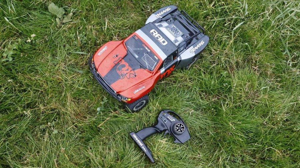 Samochód zdalnie sterowany Traxxas Slash VXL + akumulator + ładowarka