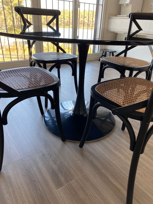 Mesa jantar com 4 cadeiras em vime