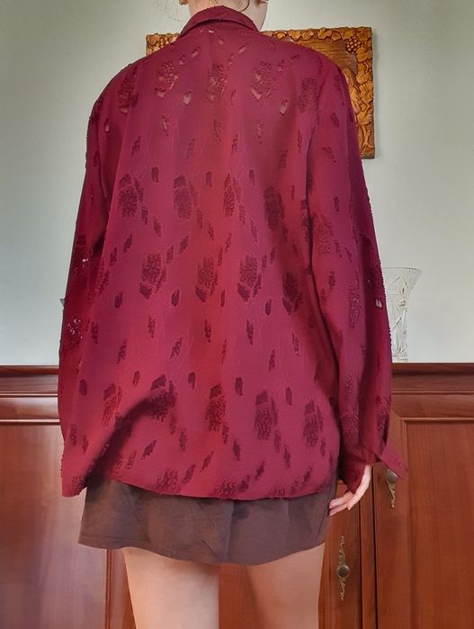 Bordowa koszula we wzory vintage