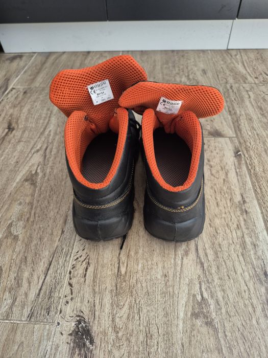 Nowe buty robocze z noskiem 49