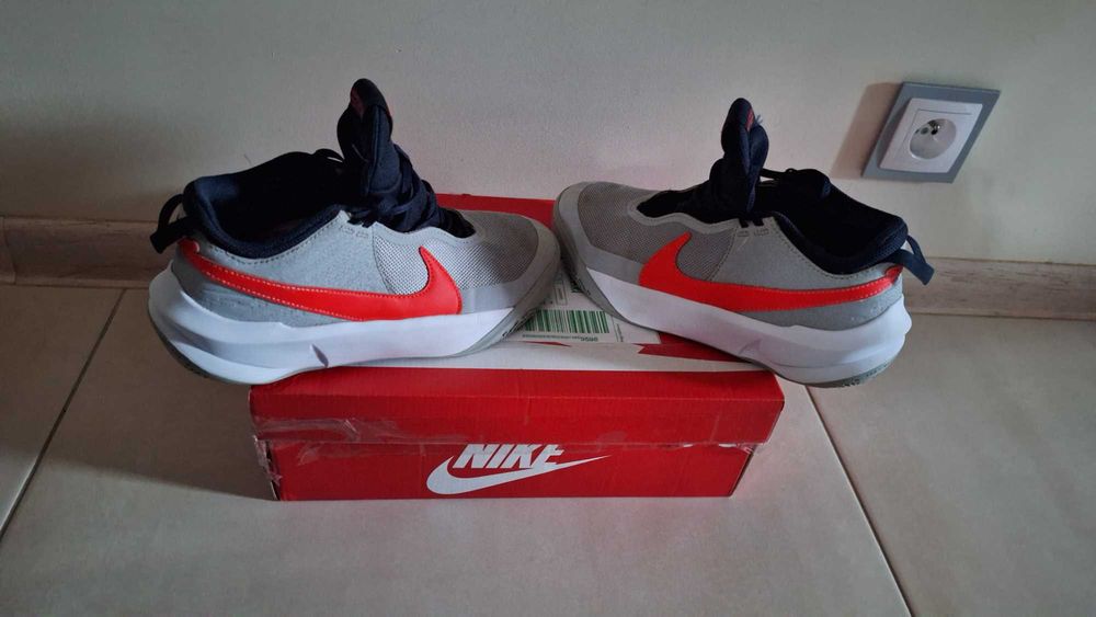 Buty Nike 40 adidasy sportowe Hustle