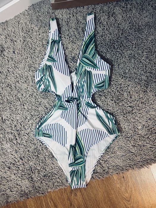 Piekny bialy stroj kapielowy rozm M jednoczesciowy bikini