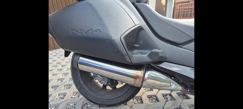 Мотоцикл HONDA NM4-02 на автоматі 2016