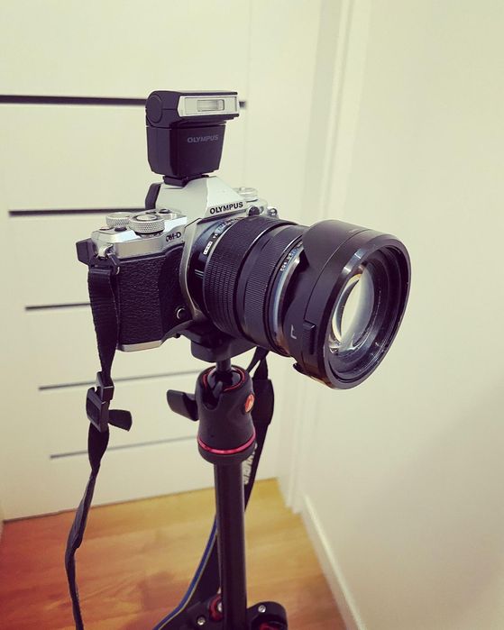 Olympus  O-MD E-M5ii + statyw Manfrotto gratis