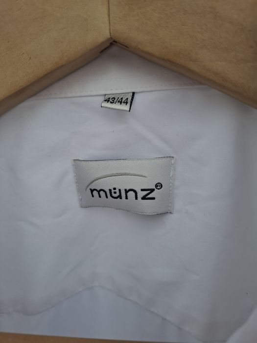 Camisa de homem branca.