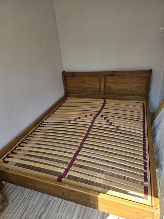 Łóżko sosnowe drewniane