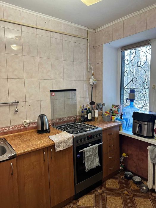 Продаж двокімнатної квартири на молодіжному з прибудованою комерцією