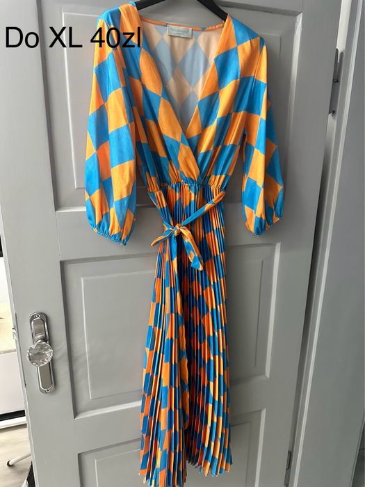Sukienka plisowana maxi uni
