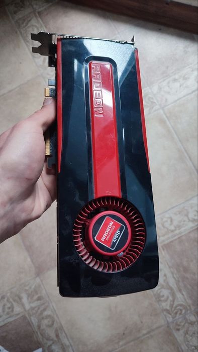 AMD Radeon HD 7950 3GB GDDR5 384-bit, неисправная.