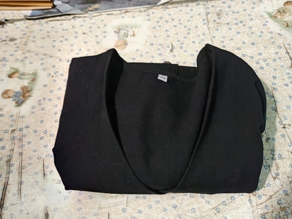 Vendo a camisola preta para mulheres bom estado