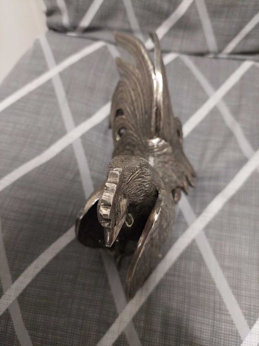 Galo em metal para decoração
