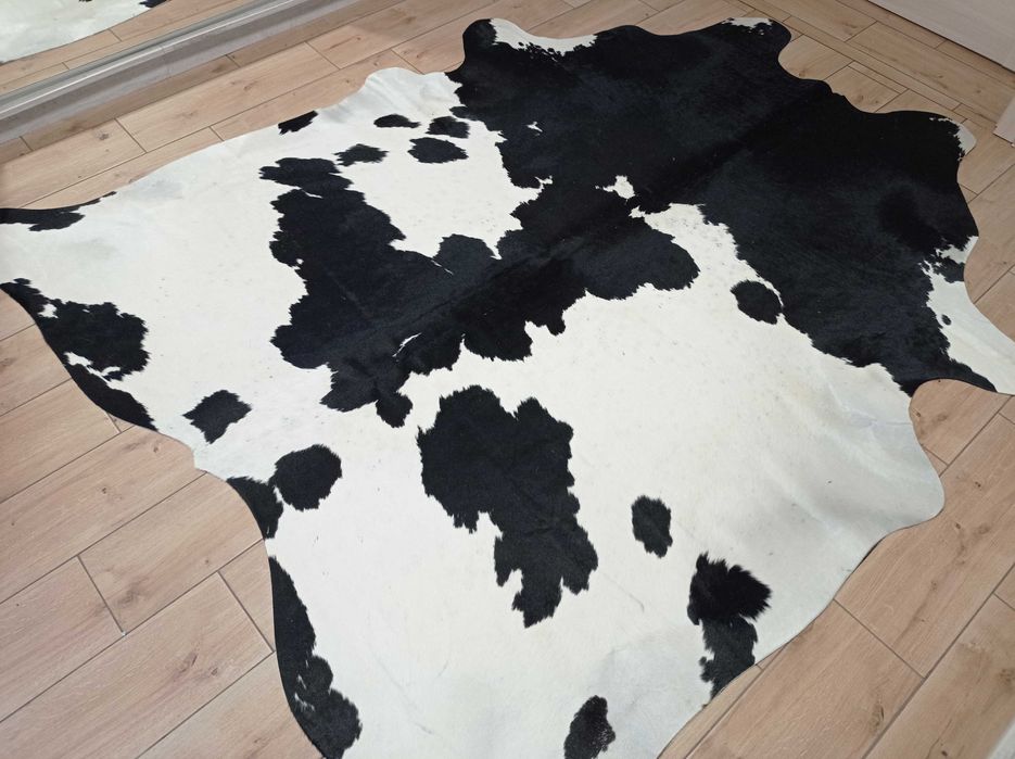 Ogromna Skóra Krowia Naturalna 230x200 cm – Łaciata, Unikat