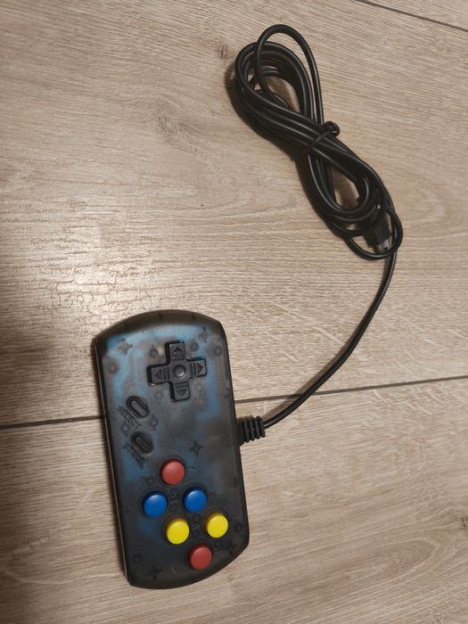 Kontroler Pad Retro USB – Styl Sega (6 przycisków) do konsol pc