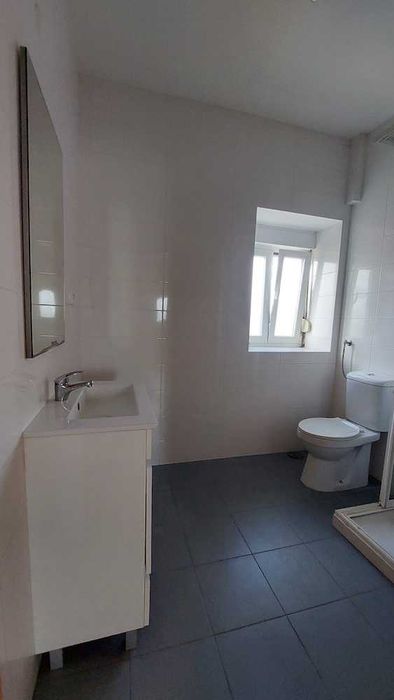 T2 como novo com varanda e entrada independente na zona de Pêro Pinheiro / Sintra