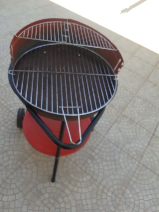 Fogão a carvão em bom estado.