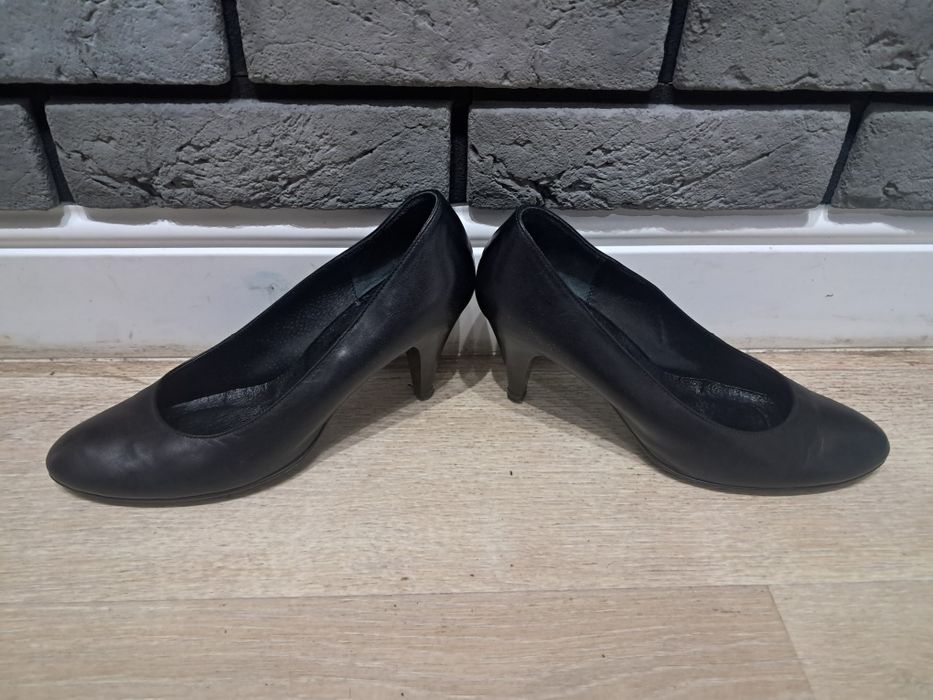 Szpilki Ryłko czarne roz.39