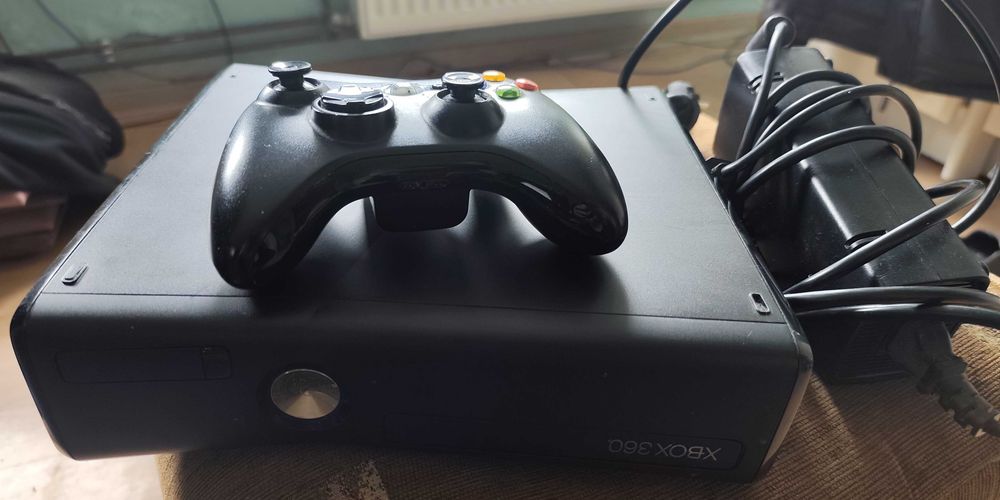 konsola XBOX 360 250GB + pad + zasilacz Fajny stan, sprawna