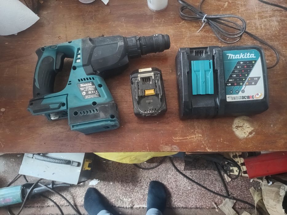 Makita młotowiertarka dhr243    18v