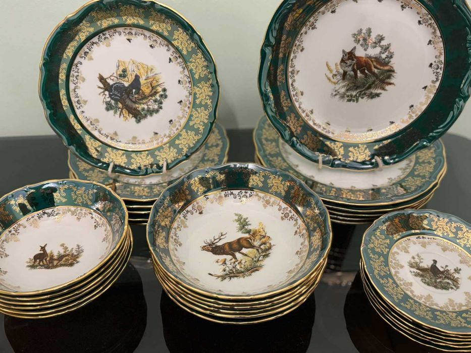 Тарелки Охота. Смальта. Богемия. Богемское стекло.
