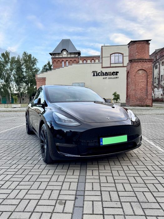 Tesla Y Niski przebieg Full Opcja FSD 20” Premium Pompa ciepła