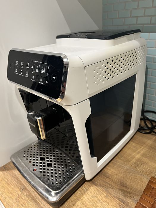 Ekspres Philips LatteGo EP3243