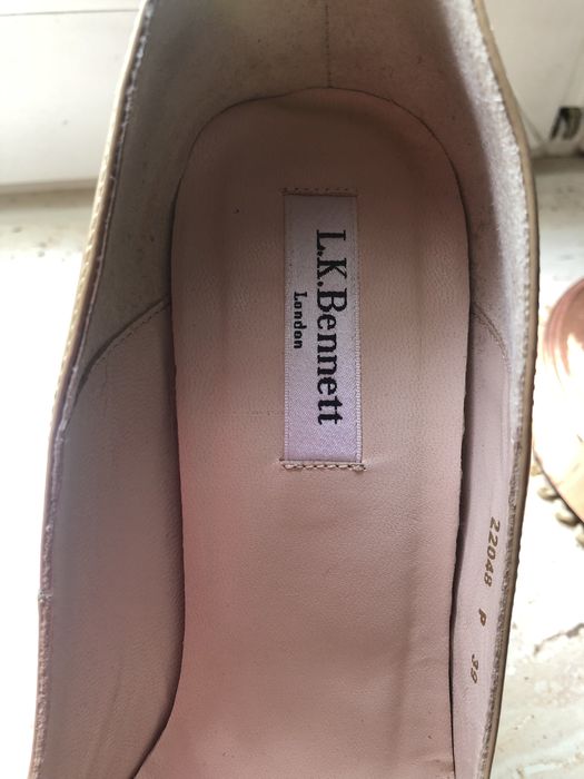 piekne  bezowe szpilki  r 39 nowe